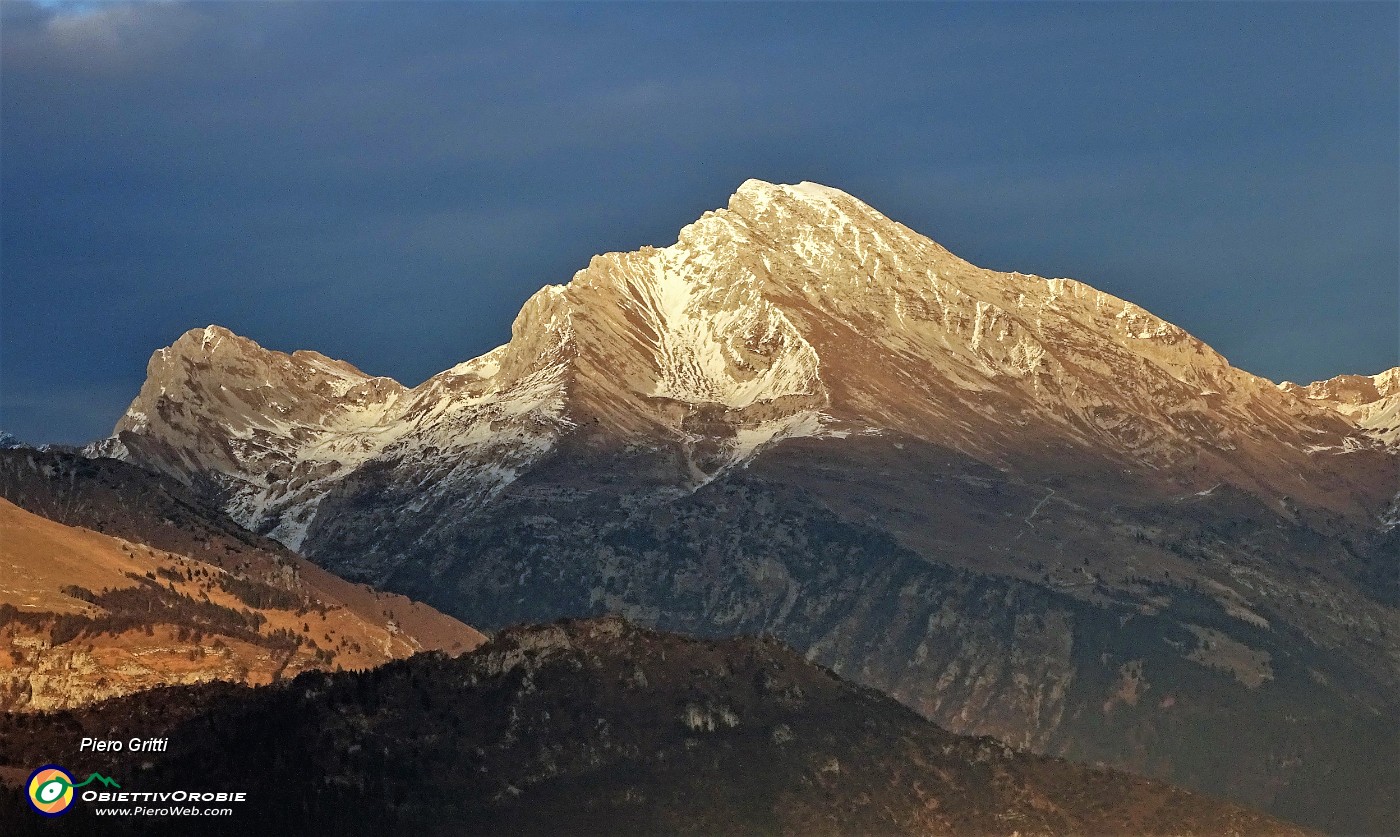 79 Luci del tramonto in Arera e Corna Piana .JPG -                                